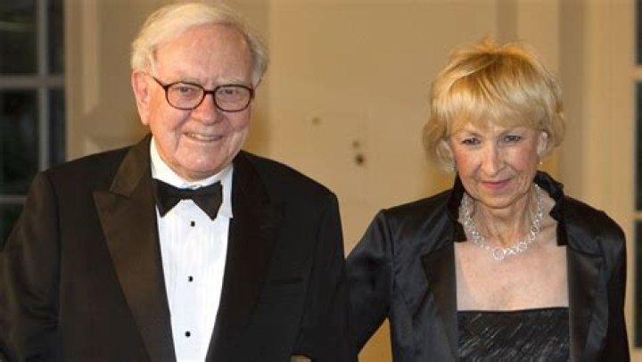 Astrid Menks & Warren Buffett: Inside Their Unconventional Relationship