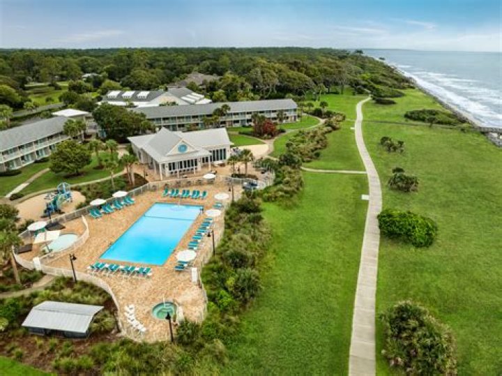Days Inn Jekyll Island: Your Dream Beach Getaway Awaits!