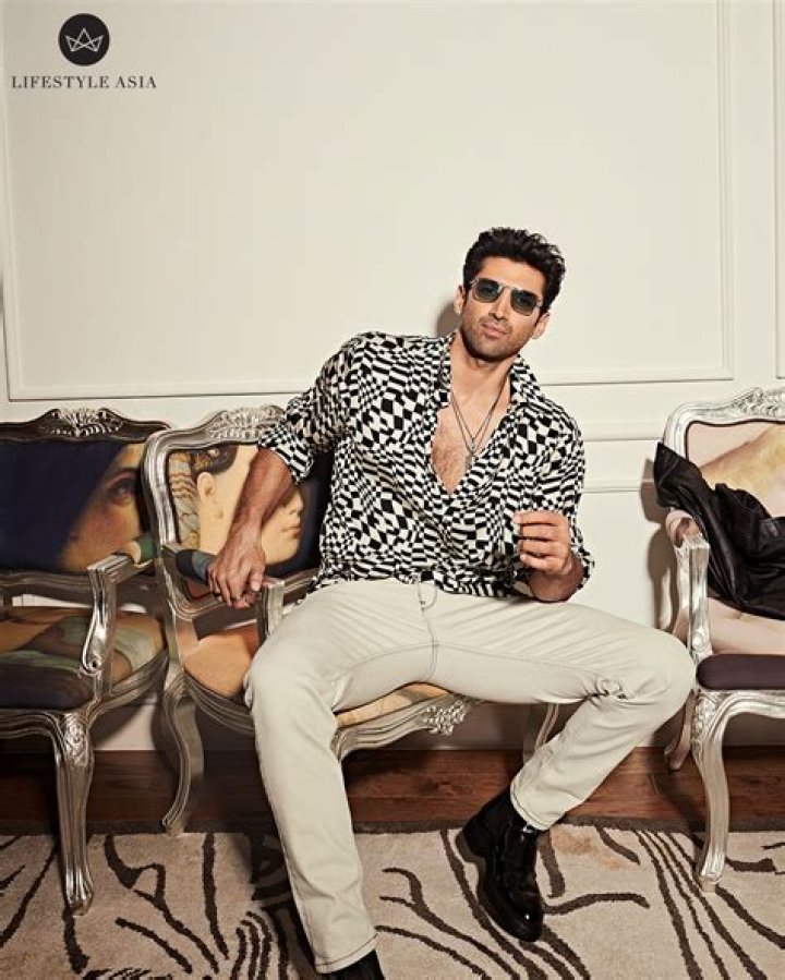 Unveiling Aditya Roy Kapur's Family: Parents, Heritage & More