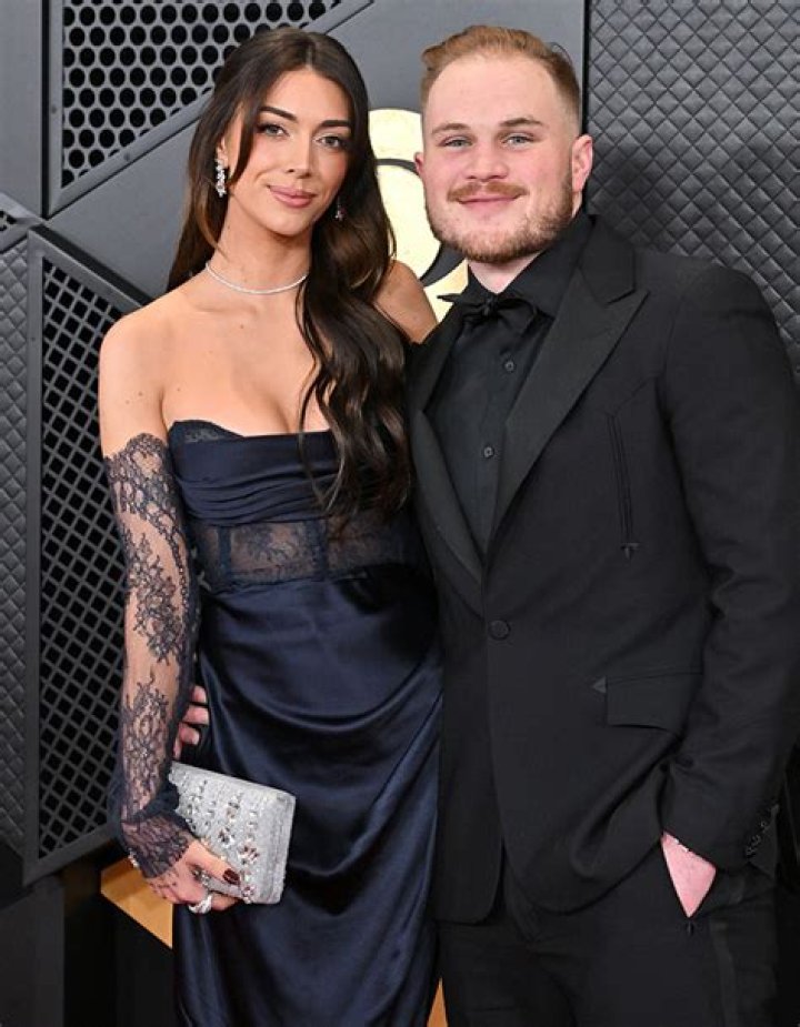 Zach Bryan's Spouses & Relationships: A Deep Dive